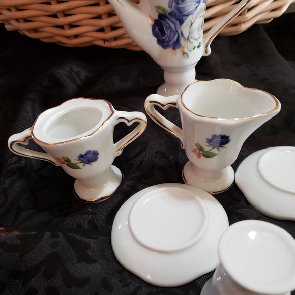 Vintage Child's Tea Set - Picture 8 of 10